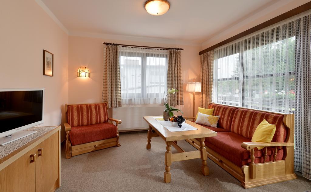 Cafe Rainer Apartment Санкт Йохан ин Тирол Екстериор снимка
