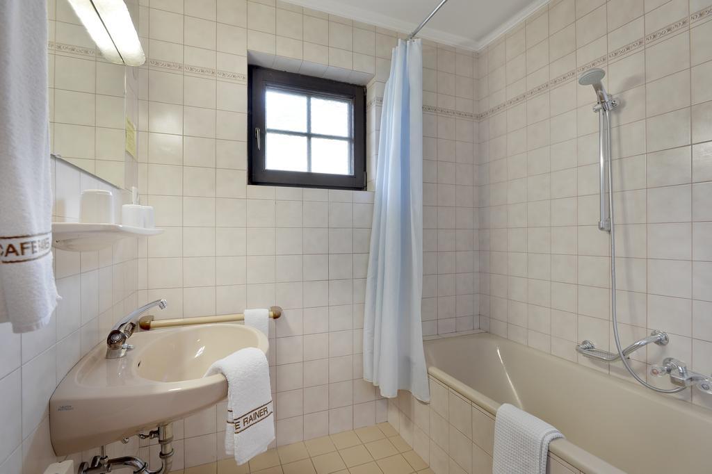 Cafe Rainer Apartment Санкт Йохан ин Тирол Екстериор снимка