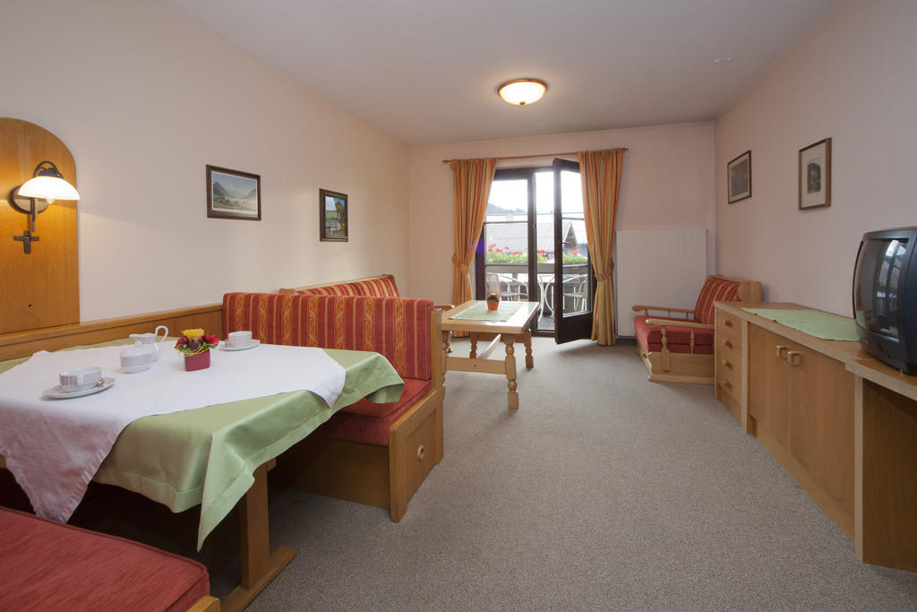 Cafe Rainer Apartment Санкт Йохан ин Тирол Стая снимка